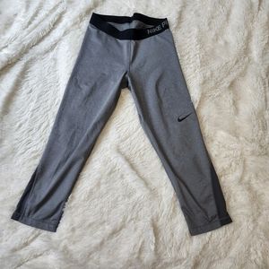 Nike pro athletic activewear gray leggings cropped size medium